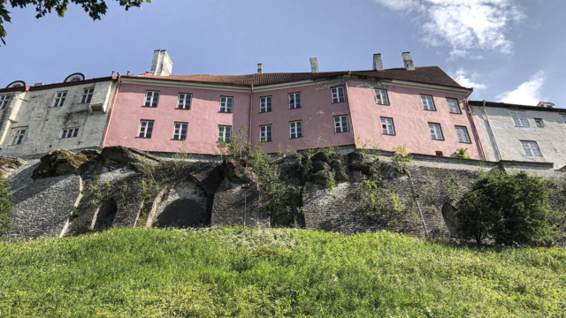 Tallinna Toompea tugimüürid