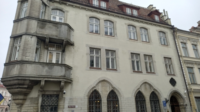 Suur-Karja 1 fassaadi restaureerimistööd